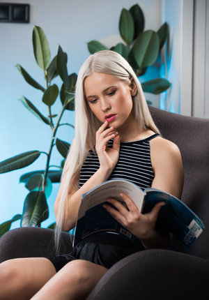 18 year girls lose their virginity while being double sexyed during a foursome